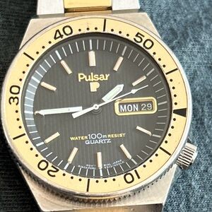 Men’s vintage Pulsar watch (80’s) silver/gold tone bracelet.